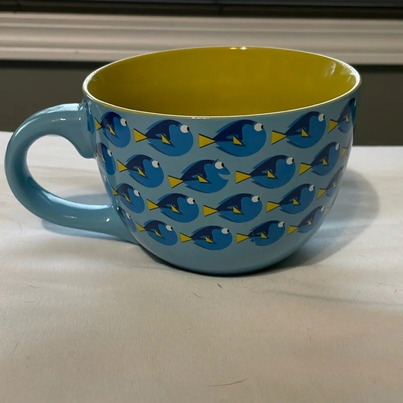 Disneys Finding Dory mug - Picture 1 of 3